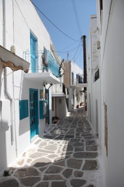 paros sokakta