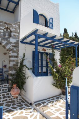 balkon bir villada paros Adası