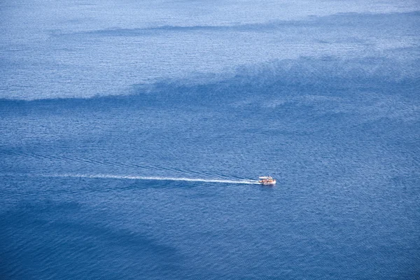 Kiklad Adaları içinde tekne