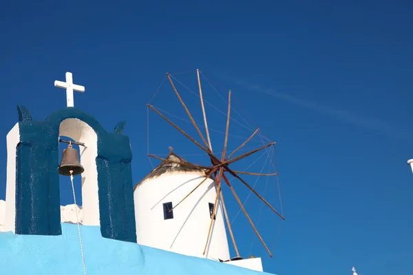 Molino de viento en isla de Santorini —  Fotos de Stock