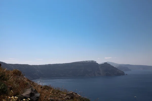 Nad brzegiem oceanu na wyspie santorini — Zdjęcie stockowe