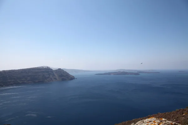 Nad brzegiem oceanu na wyspie santorini — Zdjęcie stockowe