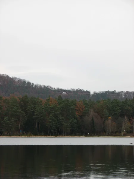 Kış aylarında göl — Stok fotoğraf