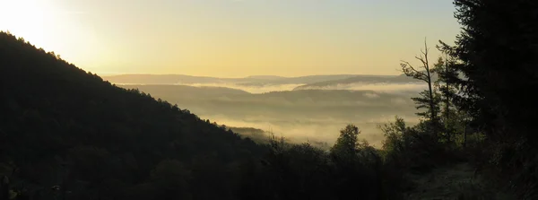 ヴォージュ山脈から昇る朝日 ストック写真
