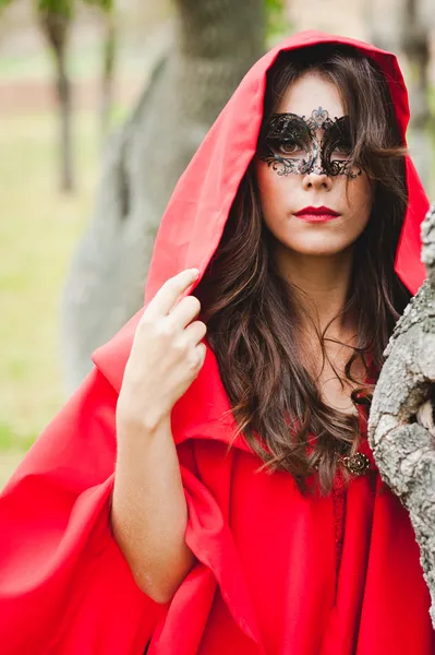 Capuz de equitação vermelho mascarado — Fotografia de Stock