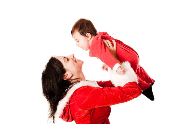 Anne bebeği tutarak hem de Noel Baba olarak giyinmiş