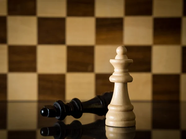 Poražený šachový král — Stock fotografie