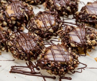 Cevizli karamelli tatlı