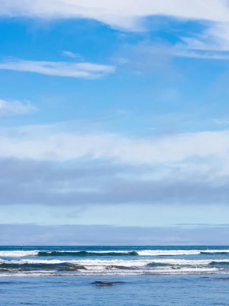 Waves and sky — Stock Photo, Image