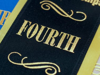 dördüncü sırada bitirmek