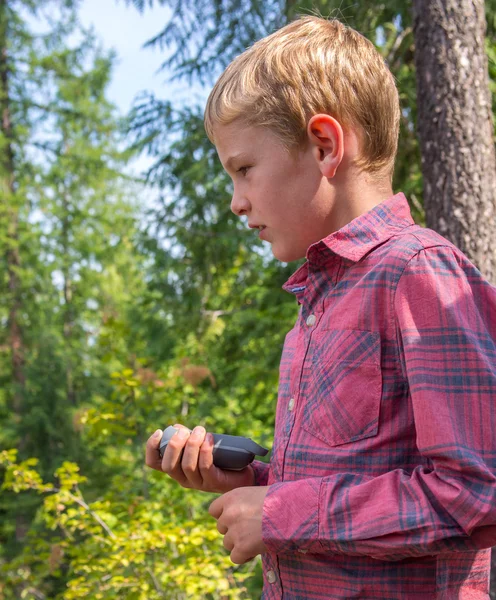 Child geocaching — Stock Photo, Image