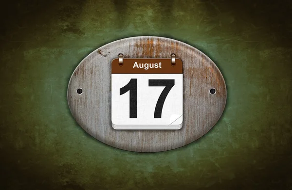 Старый деревянный календарь с 17 августа . — стоковое фото