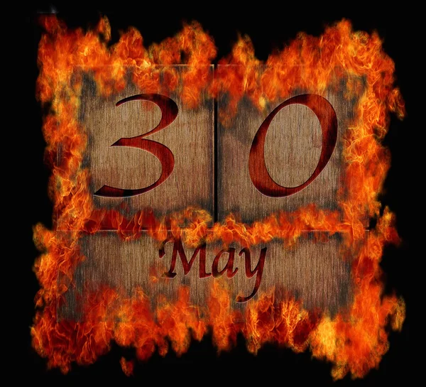 5 月 30 日的燃烧木制日历. — 图库照片