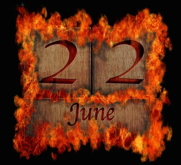 Палаючий дерев'яний календар 22 червня . — стокове фото