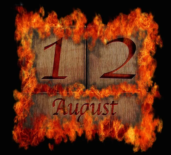 Calendario di legno bruciante il 12 agosto . — Foto Stock