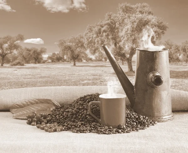 Xícara de café com panela velha . — Fotografia de Stock