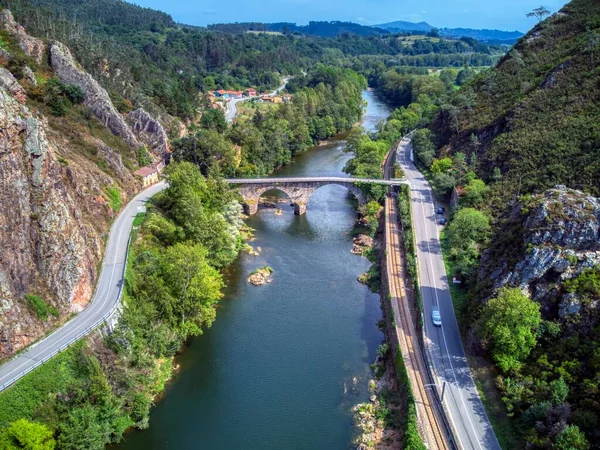 Mittelalterliche Brücke Von Peaflor Grado Asturien Spanien Hat Einen Hohen — Stockfoto