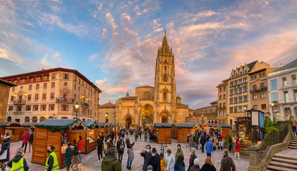 Oviedo Spanje December 2020 Kathedraal Van Oviedo Met Kerstversiering Asturië — Stockfoto