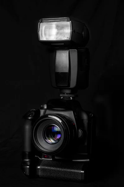 Fotocamera in sfondo nero — Foto Stock