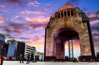 a la Revoluciön Monumento