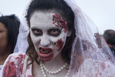 Asbury park zombi yürüme 2013 - gelin zombi