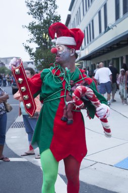 Asbury park zombi yürüme 2013 - elf zombi