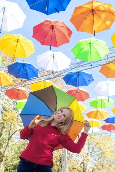 Kleurrijke Paraplu Onderaanzicht Conceptueel Kunstvoorwerp Geen Etiketten Identificatiemerken Plaats Voor — Stockfoto