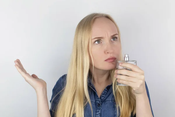 Loss Smell Girl Front Mirror Sniffs Perfume Realizes She Does — Stock Photo, Image