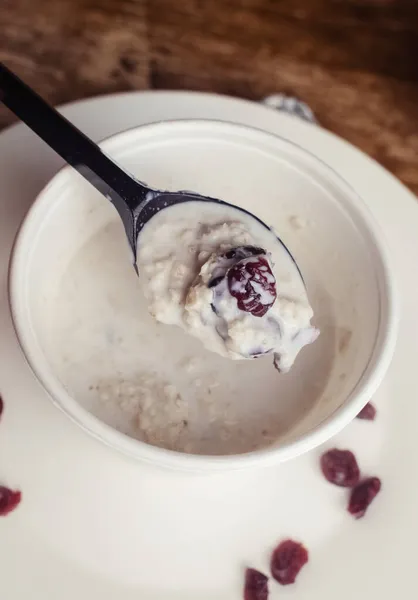 Primer Plano Avena Una Taza Papel Comida Para Llevar Desayuno — Foto de Stock