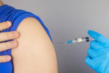 Kavram. Aşıları kesiyorum. Hükümet komplosu. Aşılama ve insan vücuduna izleme mikroçipi yerleştirme. Elektronik teknolojilerin insan vücuduna yerleştirilmesi