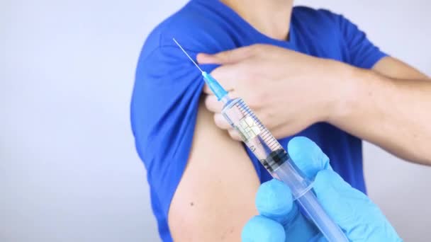 Concepto Aplastando Vacunas Conspiración Gubernamental Vacunación Implantación Microchip Seguimiento Cuerpo — Vídeos de Stock