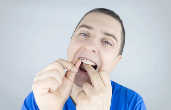 Dental Floss Close Man Front Mirror Brushes His Teeth Flossing — Stock Photo, Image