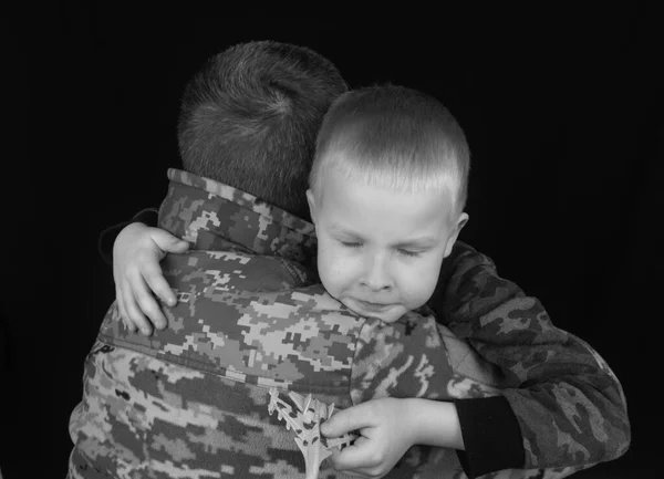 War Ukraine Military Children Ukrainian Soldier Hugs Child Army Protects — Stock Photo, Image