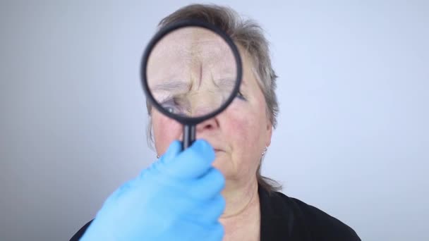 Femme Âgée Réception Chirurgien Plasticien Visage Consultation Sur Élimination Des — Video