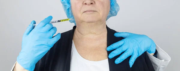 Injection Toxine Botulinique Femme Âgée Rendez Vous Avec Une Esthéticienne — Photo