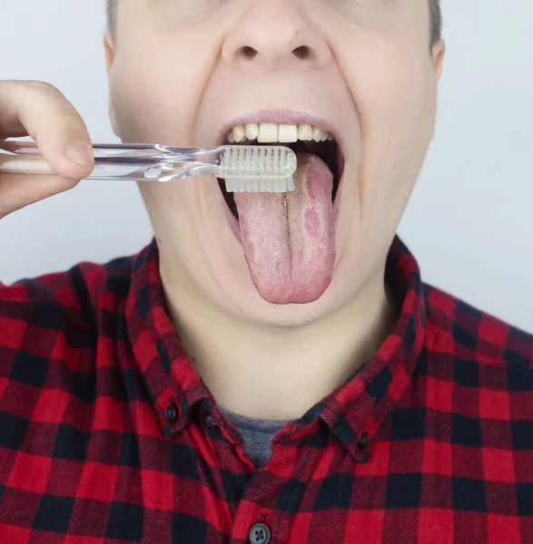 Lengua Limpia Primer Plano Hombre Que Realiza Higiene Antimicrobiana Con —  Fotos de Stock