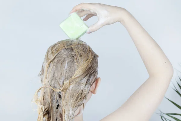 Solid Hair Shampoo Close Blonde Girl Bathroom Which Lathers Her — Stock Photo, Image