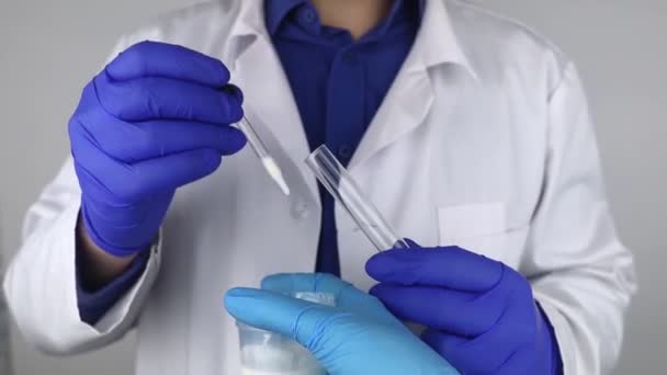 Assistente Medico Laboratorio Controlla Una Provetta Con Sperma Spermogramma Test — Video Stock