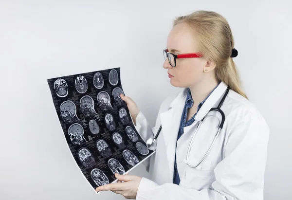 Epileptologist Examines Patient Mri Electroencephalogram Concept Treating Epilepsy Helping People — Stockfoto