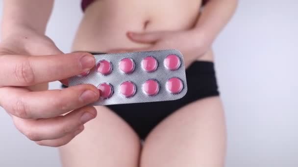 Tabletten Gegen Schmerzen Während Der Menstruation Schmerzen Während Der Menstruation — Stockvideo