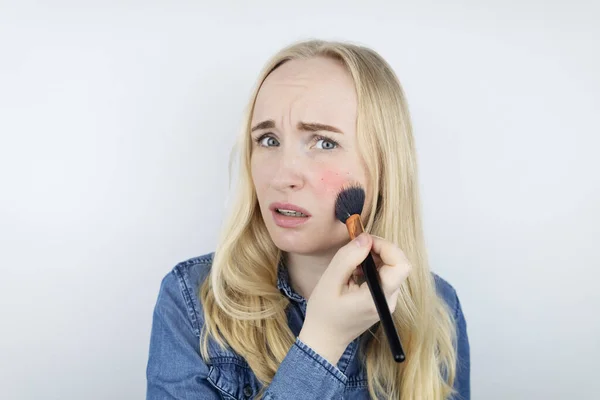 Allergie Voor Cosmetica Meisje Kreeg Acne Van Een Slechte Kwaliteit — Stockfoto