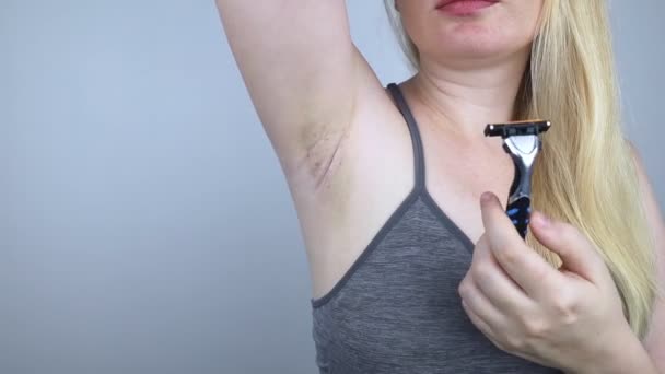 Armpit Rash Underarm Skin Irritation Blonde Girl Shows Irritation Skin — Vídeo de Stock