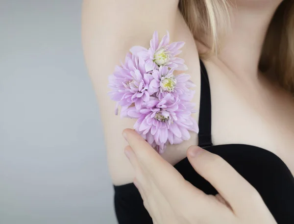 Flores Axila Olor Desagradable Glándulas Sudoríparas Aromas Agradables Del Cuerpo — Foto de Stock
