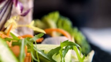 beyazlatılmış ve taze mevsimlik sebze çeşitli