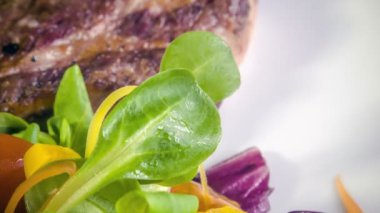 t-Bone biftek ızgara mısır ile