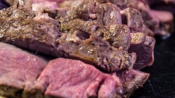 Jehněčí picanha s vitelotte pyré — Stock video