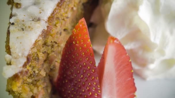 Gâteau aux carottes fait maison — Video