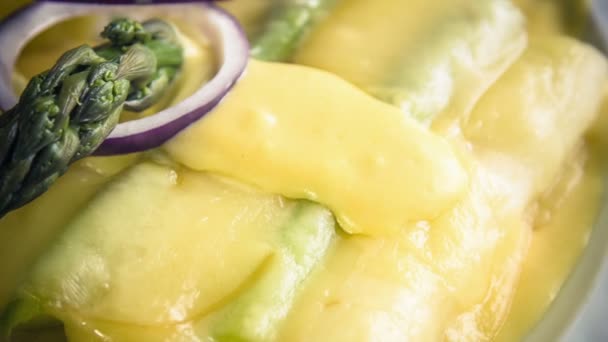 Asparagi con formaggio e patate imburrate — Video Stock