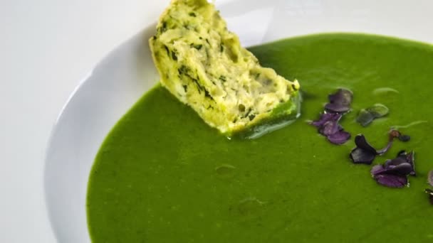 Cream from wild garlic — Stock Footage Cream from wild garlic Royalty Free Stock Video