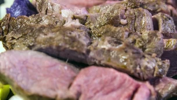 Lamb picanha with vitelotte puree — Stock Video